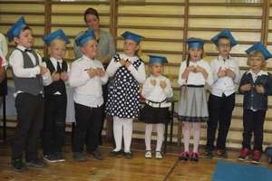 Dzień Edukacji Narodowej i ślubowanie w szkole w Zajączkowie