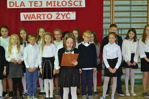 Dzień Patrona w Szkole Podstawowej im. Jana Pawła II w Kowalach Oleckich