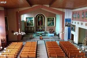 Trwa montaż zabytkowych 27-głosowych organów w kościele w Rybnie