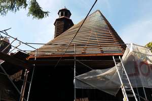 Trwa remont dachu kościoła Św. Barbary w Rumianie [zdjęcia]