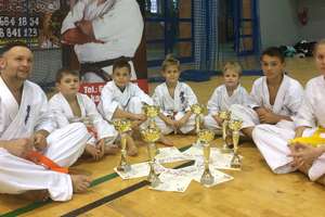 Kuba Zalewski zdeklasował rywali. Siedem medali karateków z Iławy na turnieju w Ciechanowie 