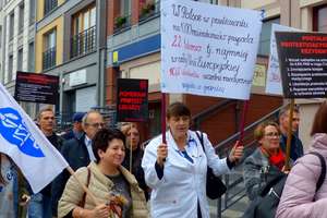 Pikieta poparcia dla protestu lekarzy. Będą demonstrować na starówce w Olsztynie