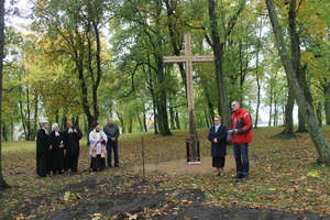 Na dawnym cmentarzu ewangelickim stanął nowy krzyż