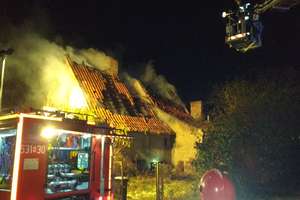 Groźny pożar domu w Ostródzie. Strażacy walczyli z ogniem przez kilka godzin [zdjęcia]