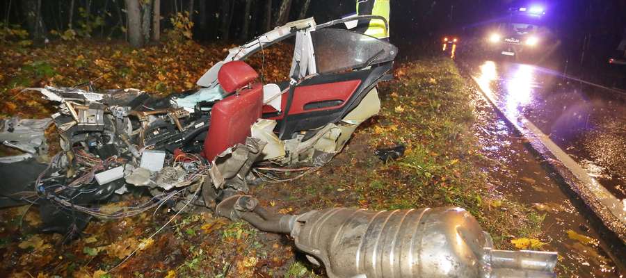 Wypadek śmiertelny

Ruszajny-trasa Barczewo-Jeziorany-wypadek śmiertelny. 27-letni kierowca BMW jadąc od Jezioran w kierunku Barczewa przy dużej prędkości wpadł ok. 3.00 na drzewo. Zginął na miejscu.