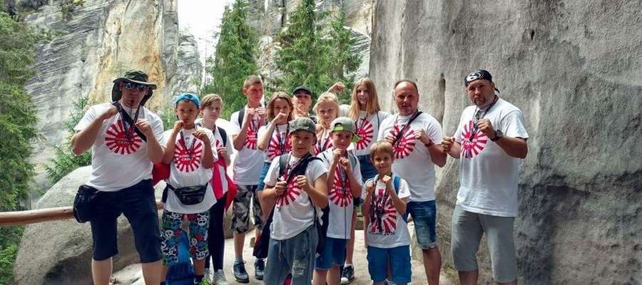 Karatecy z Iławy podczas wizyty w Skalnym Mieście (Czechy)
