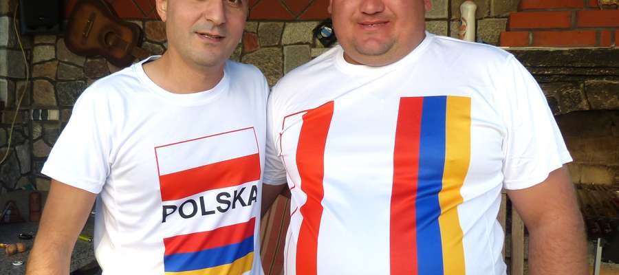 Armen Gazarjan i Krzysztof Kaczmarczyk w „polsko-ormiańskich” koszulkach, zamówionych specjalnie na mecz eliminacji mistrzostw świata w Erywaniu