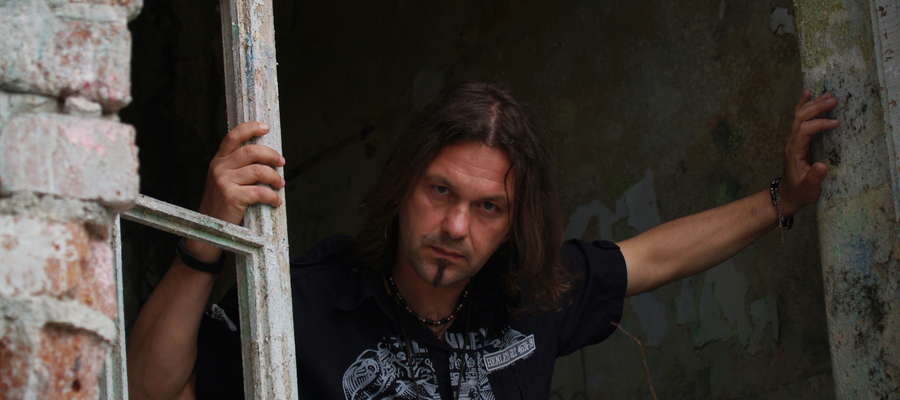 Zbyszek Bieniak to jeden z najbardziej pracowitych polskich wokalistów.