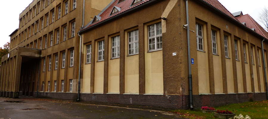 Powiat zdobył pieniądze na ocieplenie budynku I LO w Mrągowie (na zdjęciu) i Mrągowskiego Centrum Kształcenia.