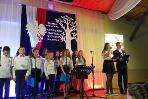 Koncert i wspólne śpiewanie pieśni patriotycznych, czyli obchody Święta Niepodległości w Sampławie 