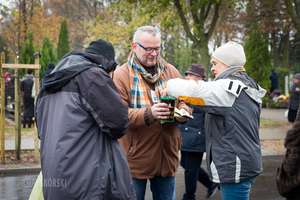 Zabrakło wolontariuszy na olsztyńskich cmentarzach. Ile pieniędzy udało się zebrać?