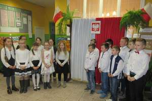 Apel z okazji Święta Niepodległości w szkole w Zajączkowie