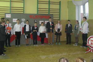 Święto Niepodległości w szkole w Ostrowitem 