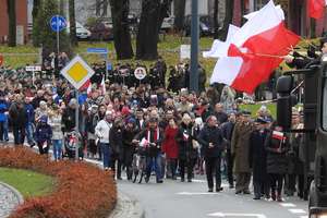 Przemaszerowali z flagą przez miasto. Święto Niepodległości w Elblągu [film, zdjęcia]