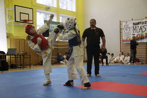 Karatecy walczyli w Bartoszycach w młodzieżowym turnieju. Drużynowo zwyciężyło Szczytno