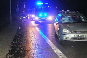 Wypadek w Kazimierzowie. Kierowca forda śmiertelnie potrącił kobietę