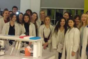 Uczniowie "Bażyniaka" badali DNA pod mikroskopem 
