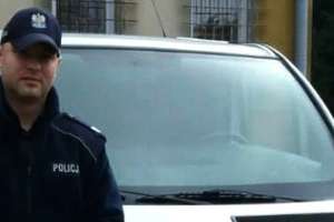 Policjant Sławomir Kowalewski uratował życie świadkowi, który składał zeznania przed sądem   