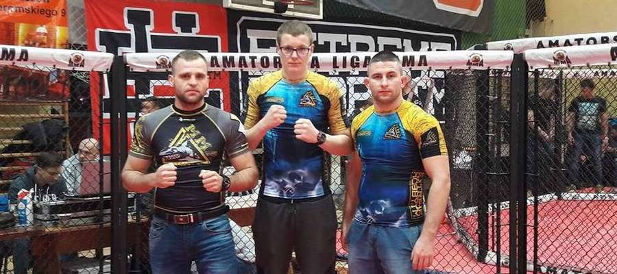 Artur Dziki (w środku) został mistrzem Polski juniorów w kategorii -84 kg