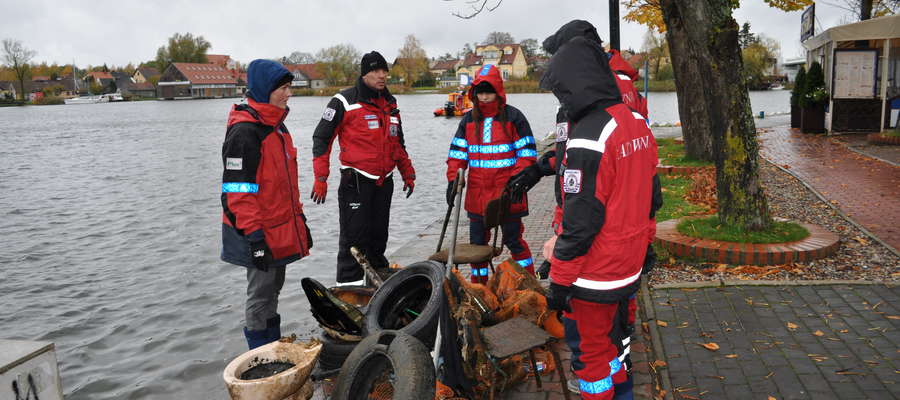 Akcja sprzątania Jeziora Mikołajskiego 
