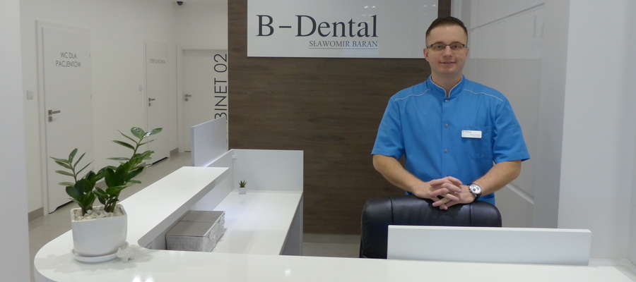 Lekarz dentysta Sławomir Baran, specjalizuje się chirurgii stomatologicznej, implantologii, protetyce oraz endodoncji 