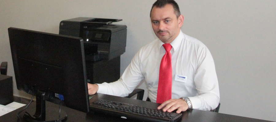 Tomasz Kubat jako przedsiębiorca w swojej firmie finansowej