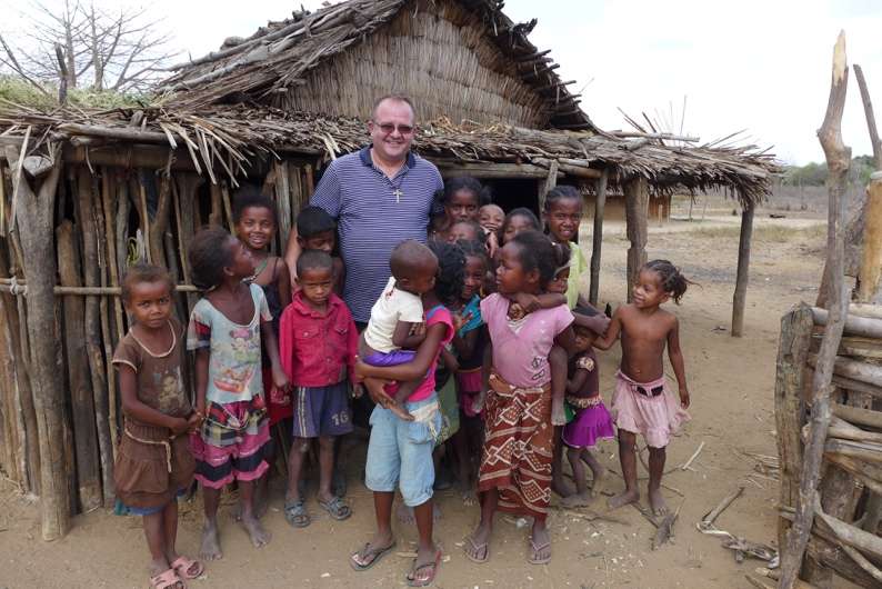 Ojciec Marek pełni posługę na misji Befasy na Madagaskarze 