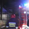 Pożar w domu w Dąbrowie. Ogień na poddaszu i pełno dymu