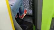 W rozkroku i na czterech siedzeniach. Tak się podróżuje autobusami w Olsztynie