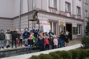 Dzieci ze Zwiniarza w Teatrze Lalek