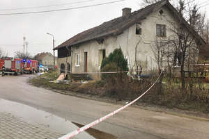 Wybuch w domu w Orzechowie. Z budynku wypadły okna, popękały ściany