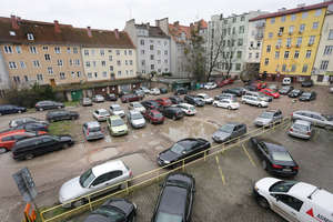 Parkingowa samowola w centrum Olsztyna. Nie dojedzie tu nawet straż