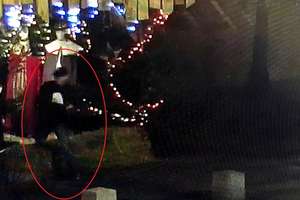 Okradli szopkę bożonarodzeniową. Policjanci zatrzymali mężczyzn i odzyskali skradzioną szkatułę
