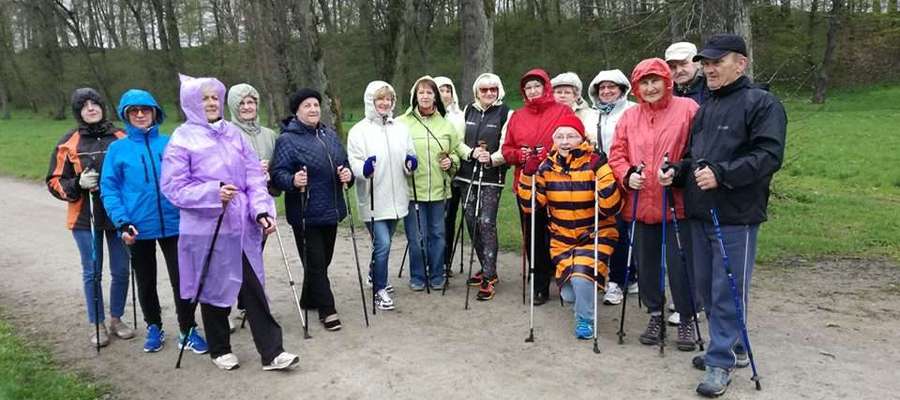 Jednym z elementów programu "Senior — Sprawniejszy" był marsz nordic walking