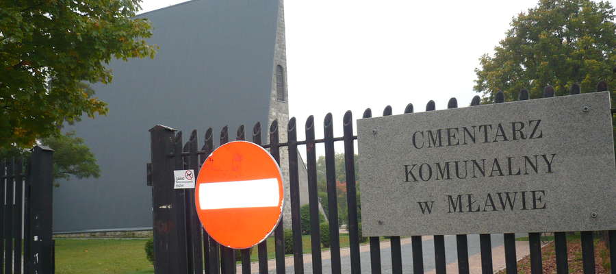 Na cmentarzu komunalnym znajduje się 3053 grobów ziemnych i murowanych