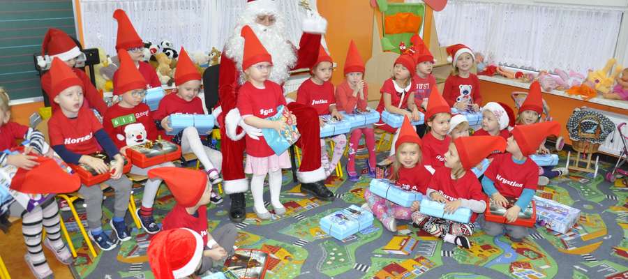 Mikołaj odwiedził przedszkolaków i uczniów wszystkich klas 