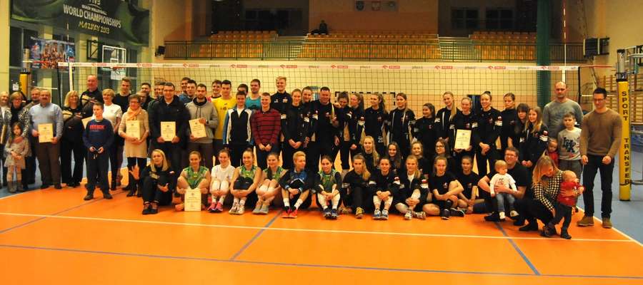 Zdjęcie siatkarskiej rodziny Zrywu-Volley Iława z Gali 2016