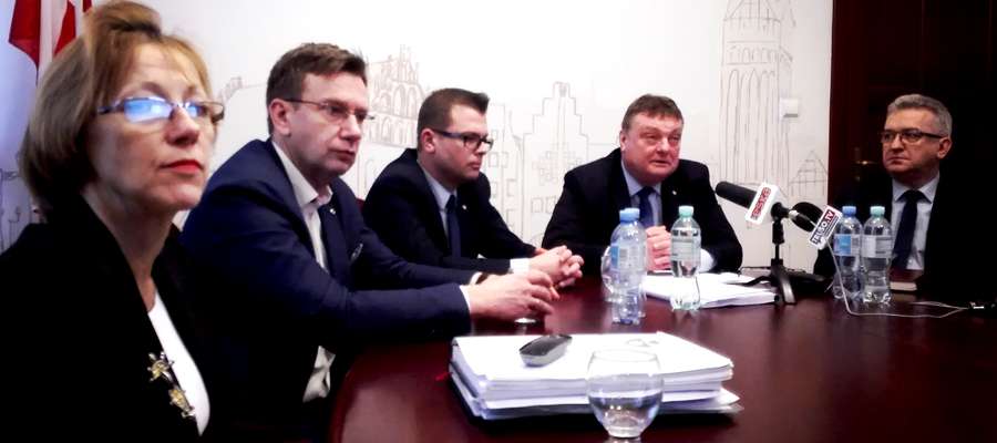 Projekt budżetu na 2018 rok przedstawiono podczas konferencji prasowej w Urzędzie Miejskim w Elblągu