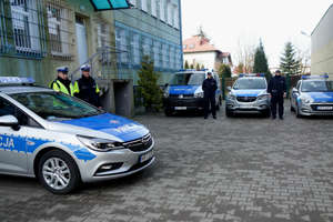 Hyundai i20, opel mokka i cztery astry oraz volkswagen T6 — to nowe radiowozy iławskiej policji [ZDJĘCIA]