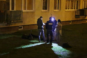 24-latek wypadł z balkonu wieżowca na Osińskiego w Olsztynie. Zginął na miejscu [ZDJĘCIA]