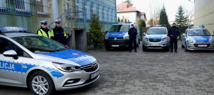 Przekazanie odbyło się na placu komendy powiatowej policji w Iławie