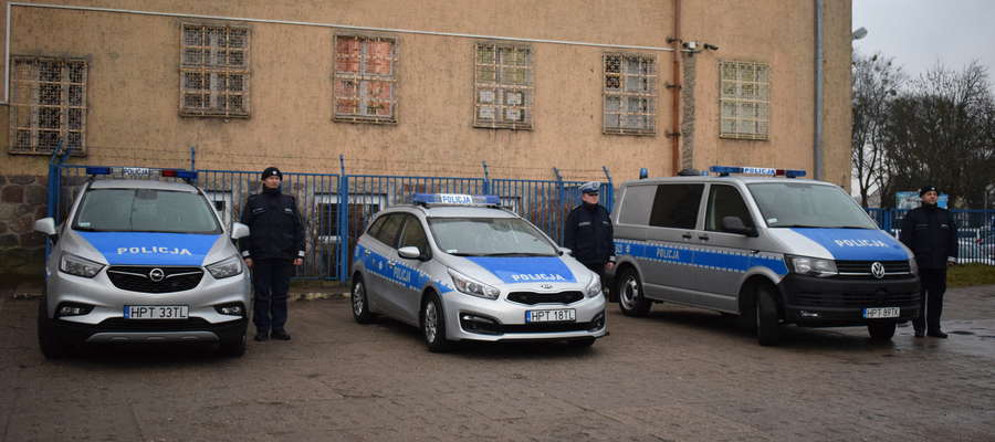 Flota pojazdów mrągowskiej policji zwiększyła się o trzy samochody służbowe