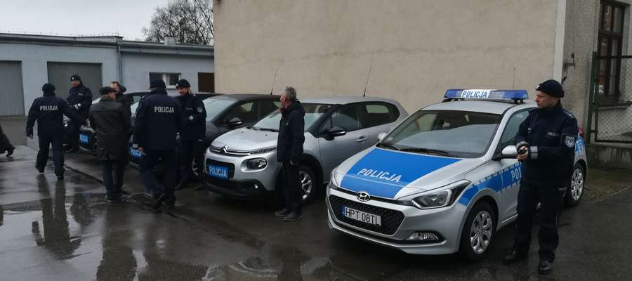 Nowe samochody już pełnią służbę na drogach powiatu kętrzyńskiego
