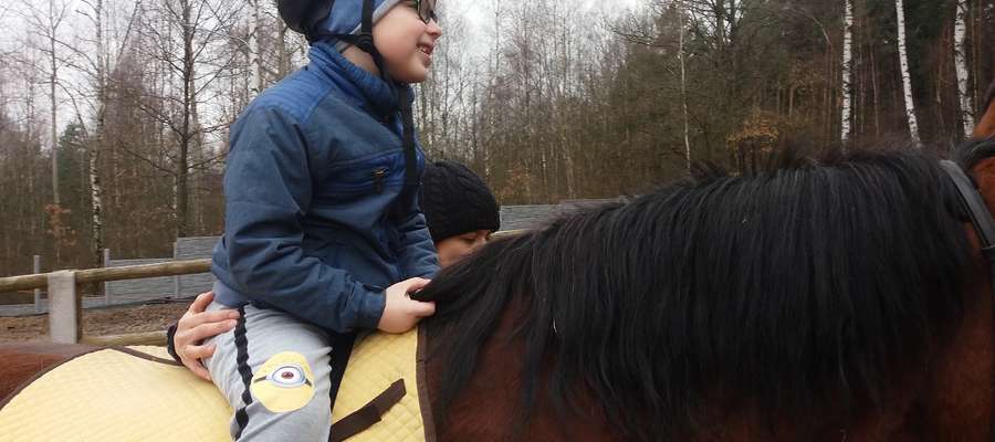 6-letni Mikołaj Radzikowski jest radosnym dzieckiem, ale też niestety walczy z wieloma zaburzeniami zdrowotnymi