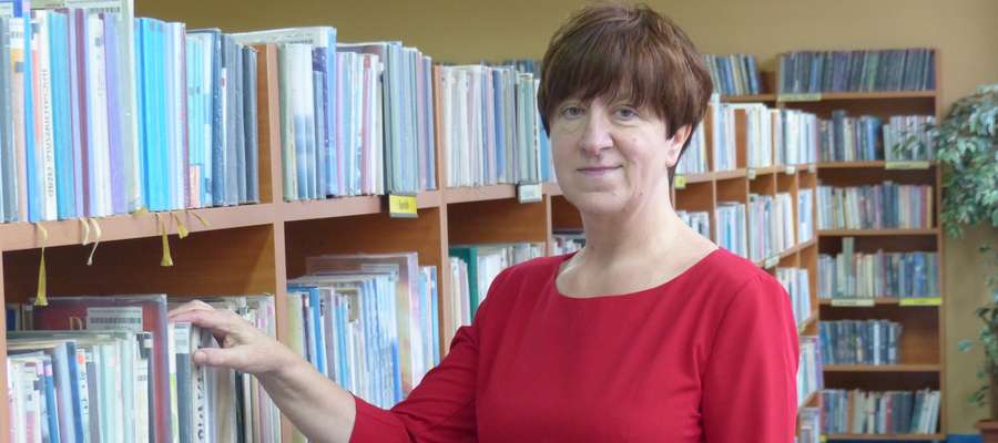 Stefania Dziedzic, emerytowana już dyrektorka biblioteki w Kisielicach, tu akurat podczas wizyty w bibliotece miejskiej w Iławie