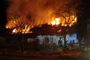 Rodzina opuściła płonący budynek o własnych siłach 