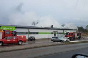 Pożar w sklepie przy ul. Bałtyckiej. Pracownicy i klienci ewakuowani