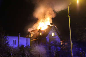 Pożar domu przy ul. Zbożowej w Olsztynie [AKTUALIZACJA, ZDJĘCIA, VIDEO]