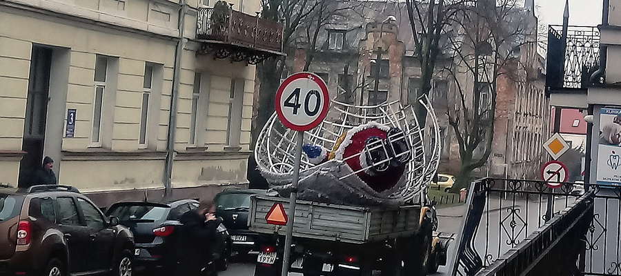 Zrobiliśmy zdjęcie, jak przewożono ozdoby 