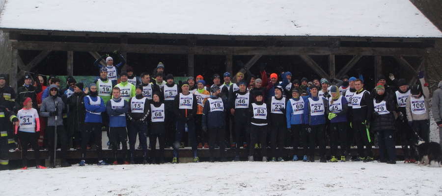 Ponad 50 biegaczy stanęło na starcie 13. Zimowego Biegu Sasinów